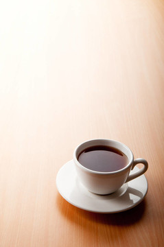 木桌上的茶