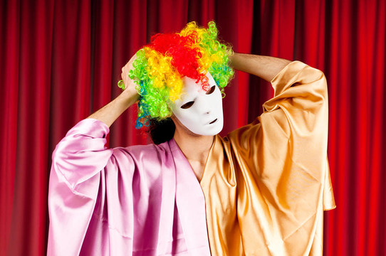 在一個(gè)有趣的戲劇觀，使演員