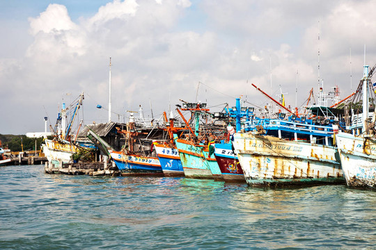 在沙美島港fisherboats；泰國