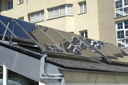 建筑物上的太陽(yáng)能電池板