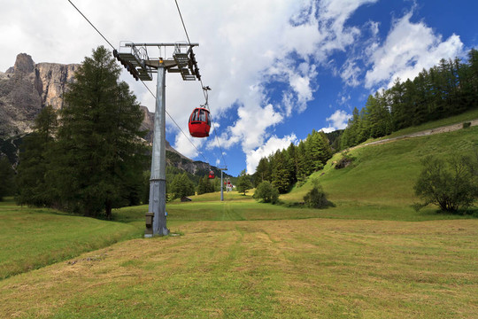 索道在Dolomites