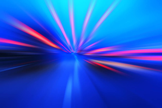 夜間道路上的速度運動