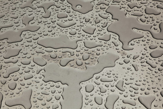 銀金屬上的水