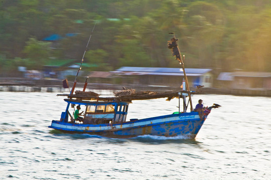 漁舟在Koh Chang；泰國