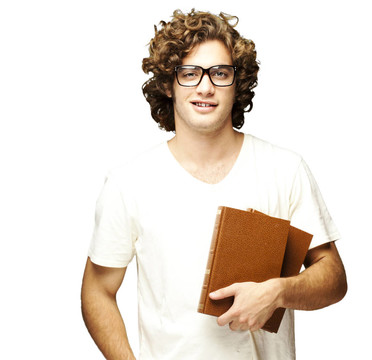 男子拿著書