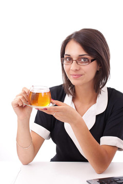 喝杯茶的女性