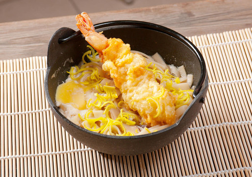 蝦面上餃子