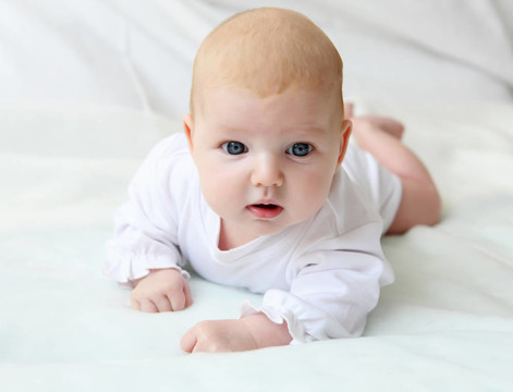 可愛的嬰兒