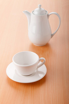 木桌上的茶