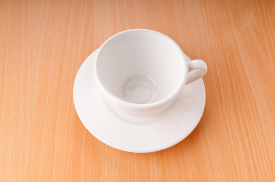 木桌上的茶