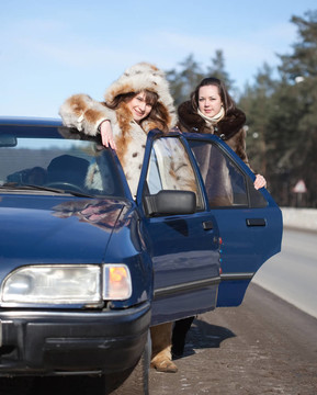 女人與車