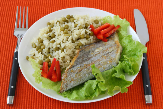 與米飯炒旗魚