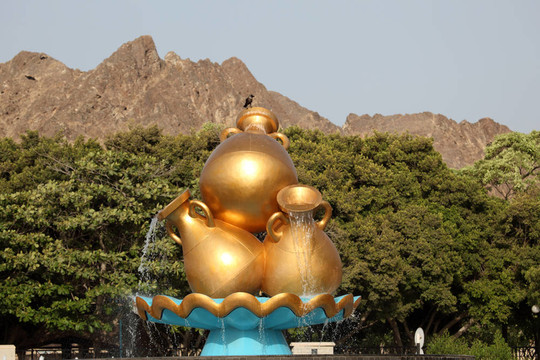 金色的水壺在馬斯喀特環(huán)島；阿曼