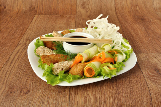 用米粉和vegetablesa雞柳