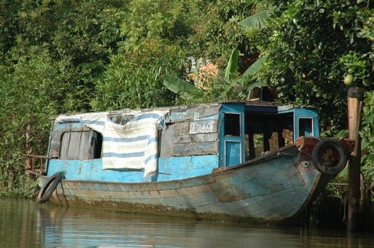 Mekong河上的舊船