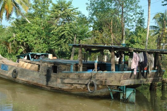 Mekong河上的舊船