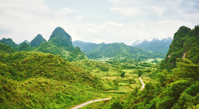 山谷的全景