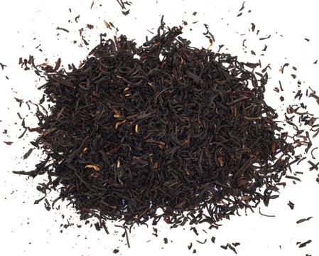 白色背景上的紅茶