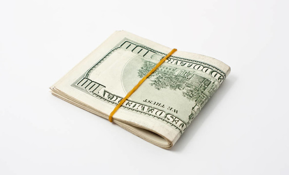 100美元在白色背景上孤立