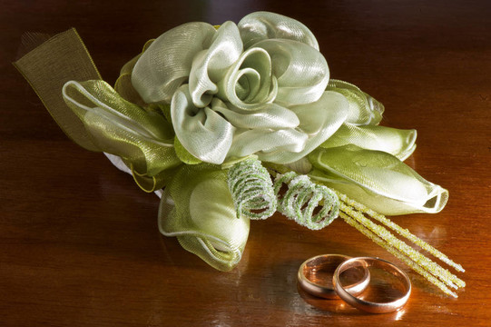 婚禮禮物和結(jié)婚戒指