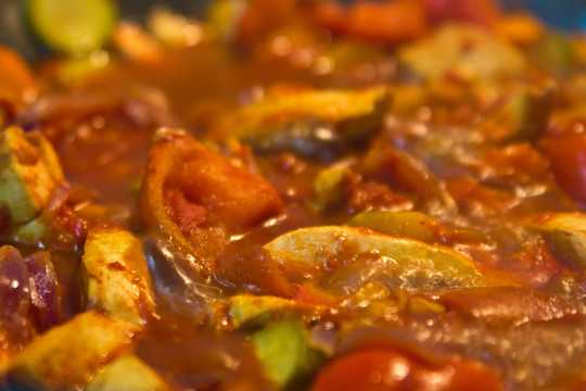 洋蔥雞fajitas；甜椒；洋蔥；西紅柿