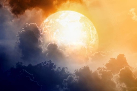 戲劇性的天空與熾熱的星球