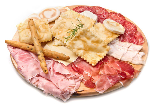 腌臘肉拼盤；奶酪和炸餃子
