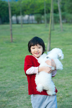 亞洲小孩抱狗