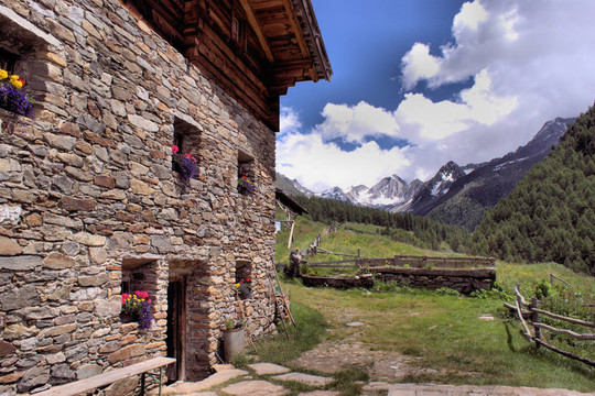 高山小屋和山