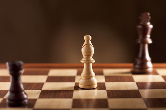 國際象棋；由主教叉