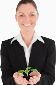 迷人的女人在西裝抱著小廠