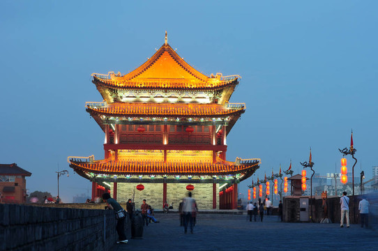 西安；中國