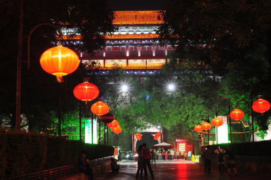 西安；中國