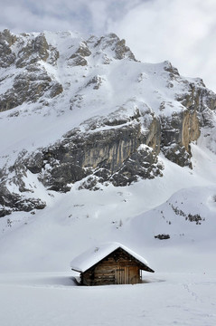 在冬天collac峰的小屋
