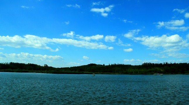 人工湖