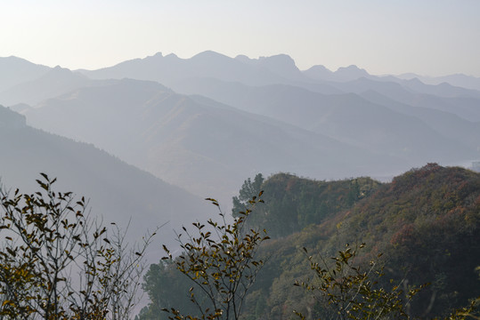 水墨山巒
