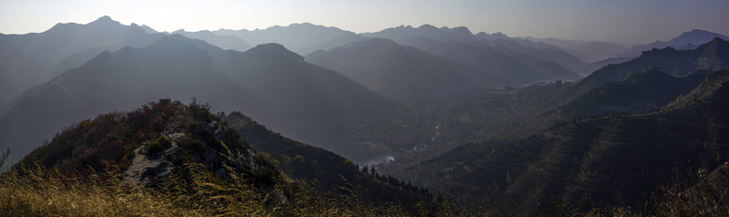 山鄉(xiāng)群山