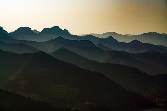 水墨山