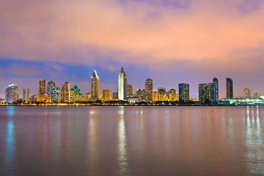 夜晚的圣地亞哥市中心