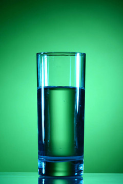 水綠色