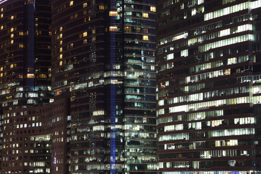 高層建筑在夜晚