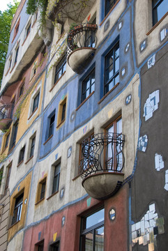 梯田-維也納Hundertwasser Haus門面