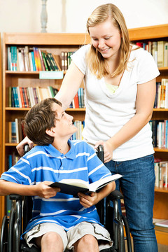 十幾歲的女孩和Disabled Boy