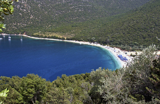 在Kefalonia antisamos海灘