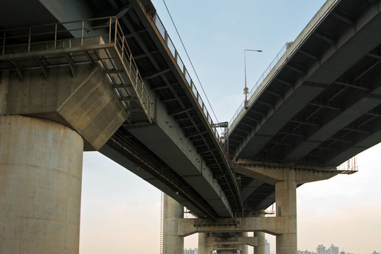 高架快速路與地鐵線路