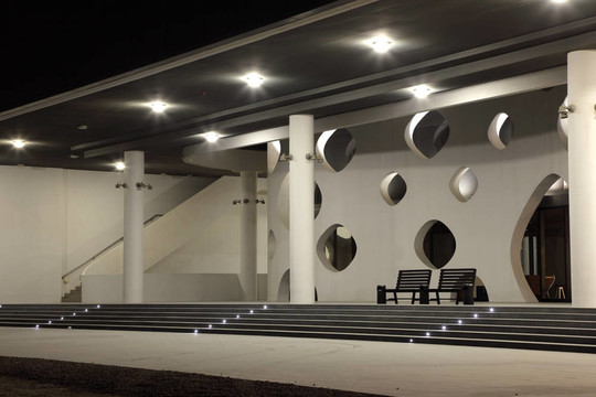 現(xiàn)代建筑的夜間入口