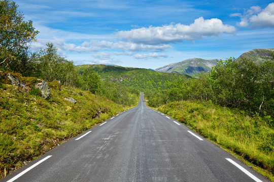 空的山區(qū)公路