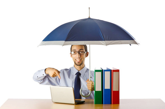 商人手里拿著雨傘在辦公室