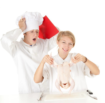 廚師團(tuán)隊(duì)在白色制服準(zhǔn)備生雞肉；系列