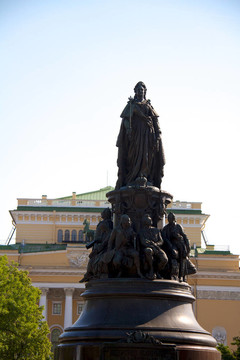 紀念碑，皇后和Alexandrine劇院
